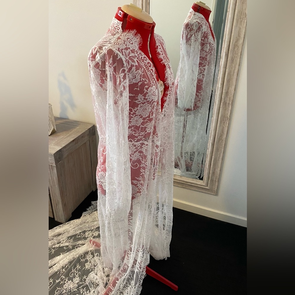 Size 12 ANASTASIA BRIDAL LACE ROBE WITH LONG TRAIN - NEVER WORN - Picture 11 of 17